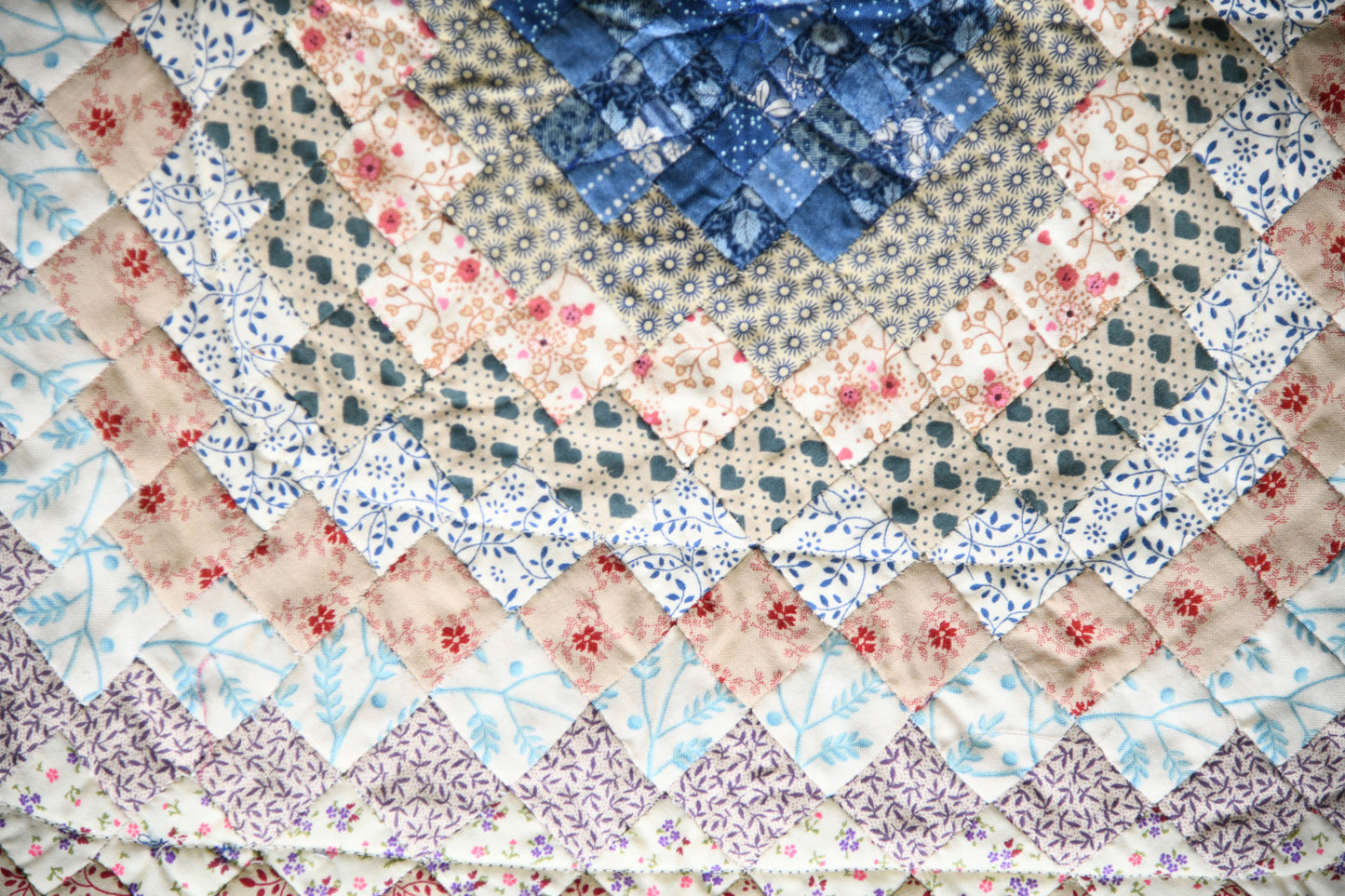 Handmade Diamond Patchwork Quilt with Sawtooth Border