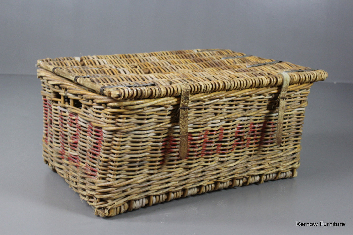 Vintage Hinged Lid Laundry Basket - Kernow Furniture