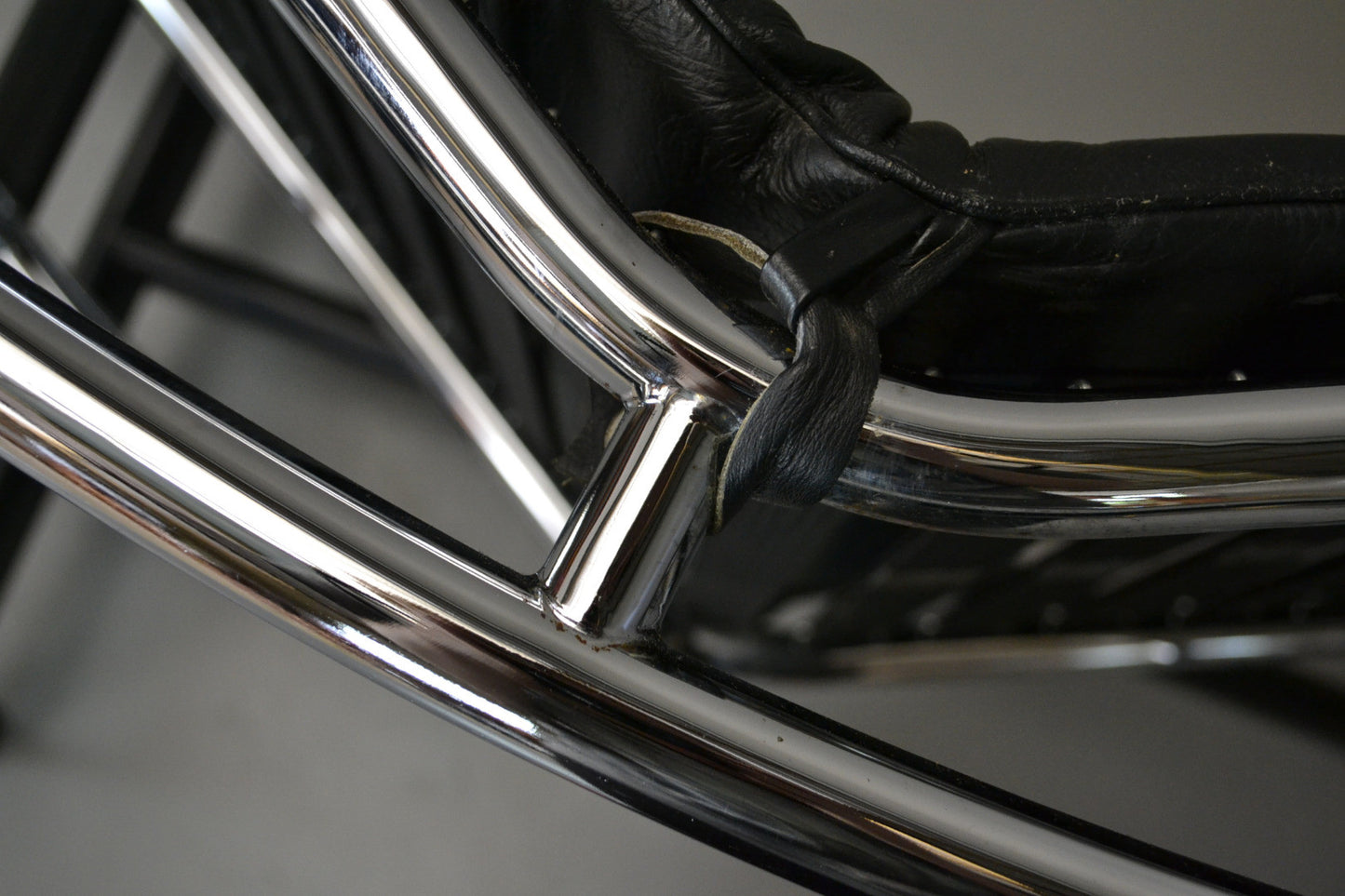 Le Corbusier Repro Chaise Longue - Kernow Furniture