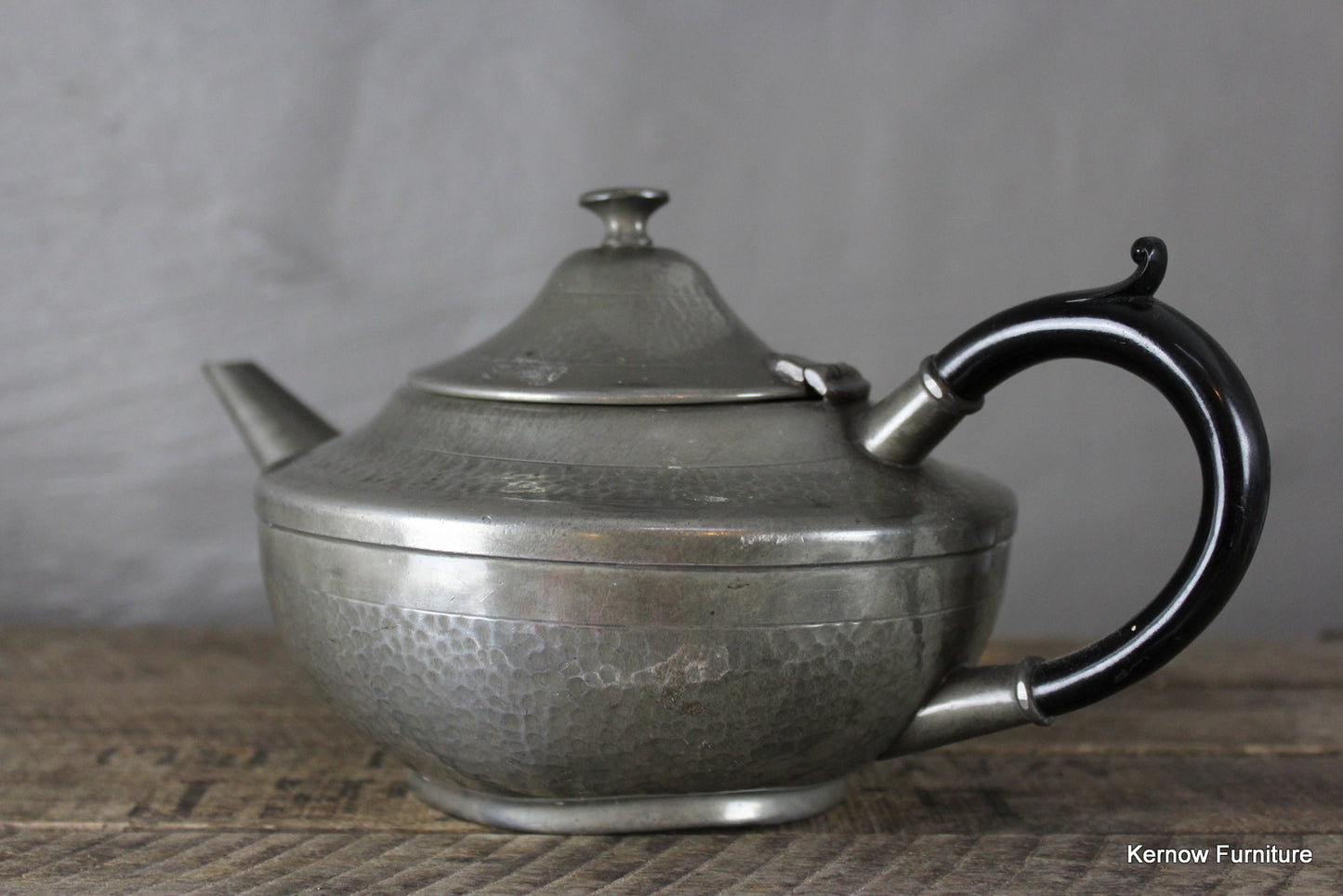Lion Pewter Tea Pot - Kernow Furniture