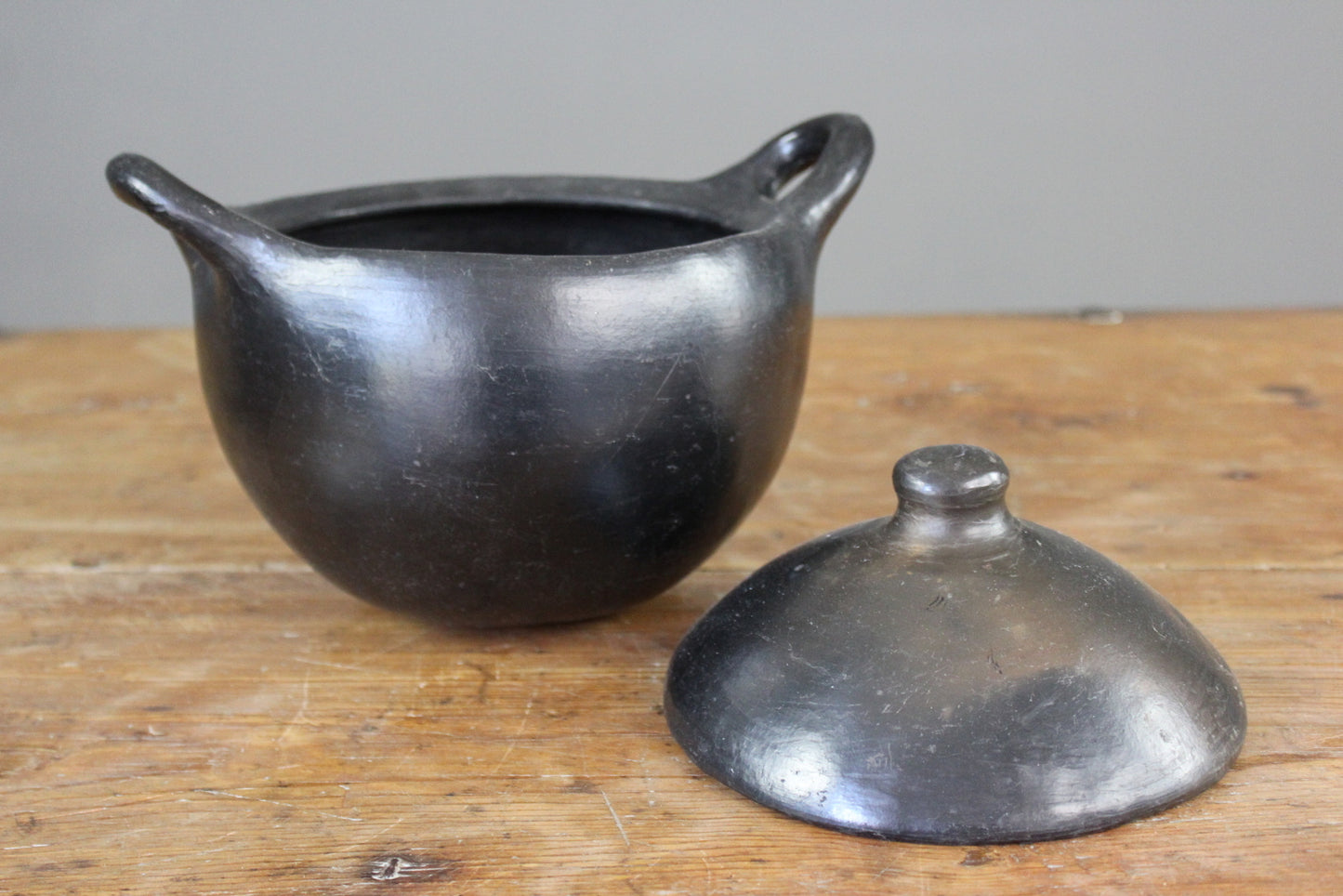 La Chamba Black Clay Casserole - Kernow Furniture