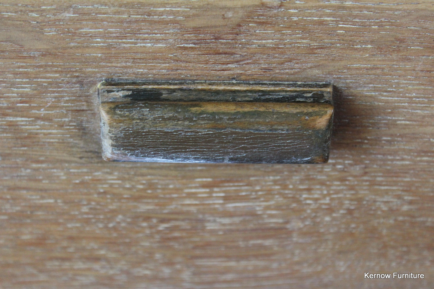 Limed Oak Dressing Chest - Kernow Furniture