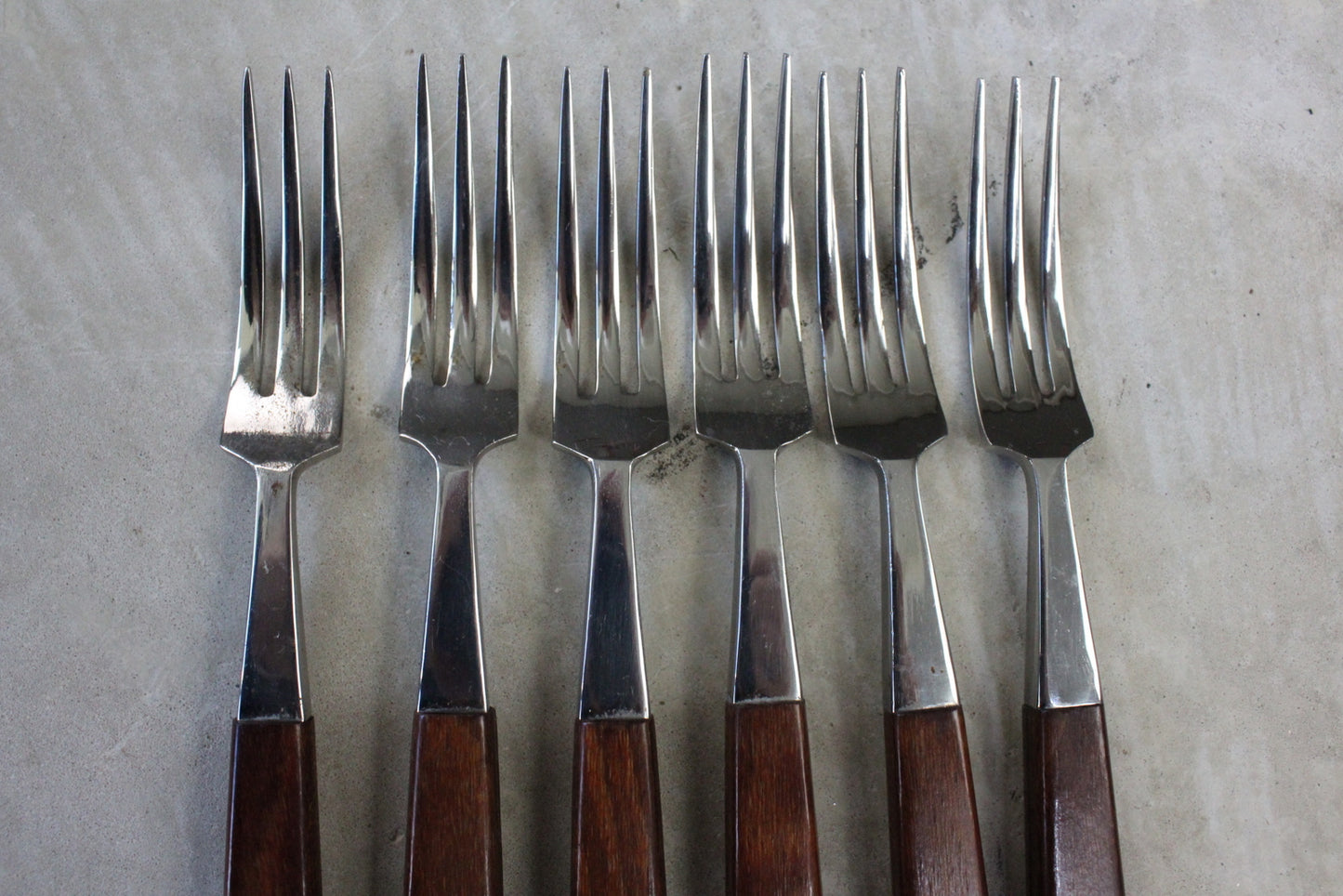 6 Teak Handle Dinner Forks - Kernow Furniture