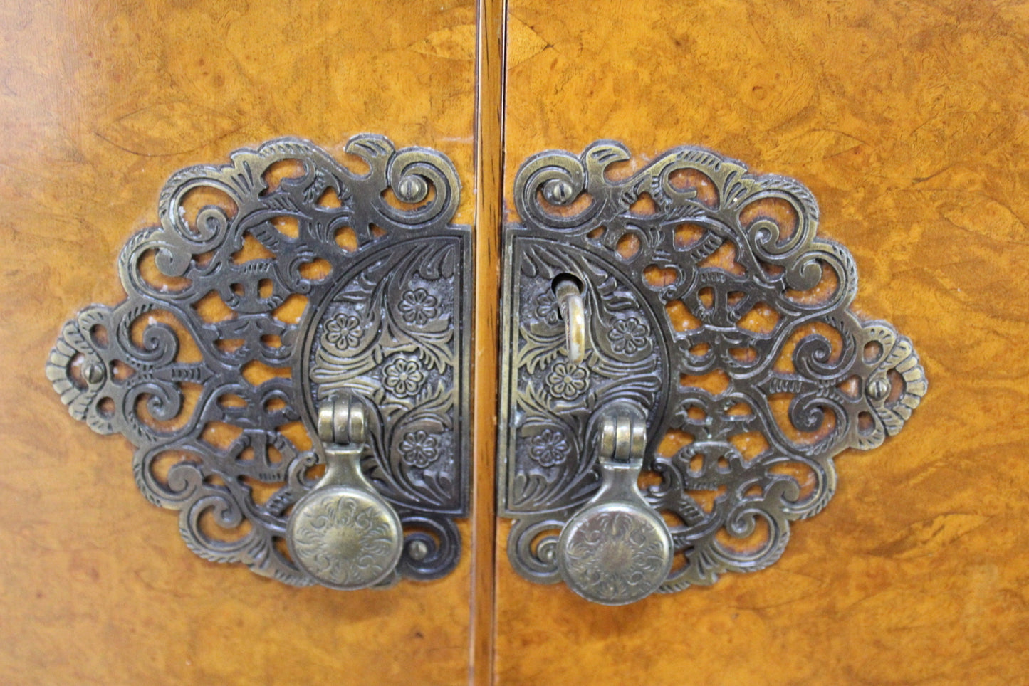 Vintage Walnut Cocktail Drinks Cabinet - Kernow Furniture