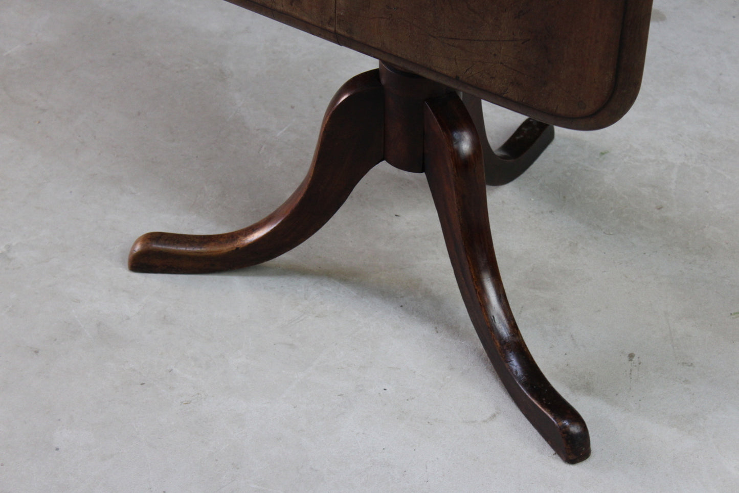 Antique Mahogany Tilt Top Supper Table - Kernow Furniture