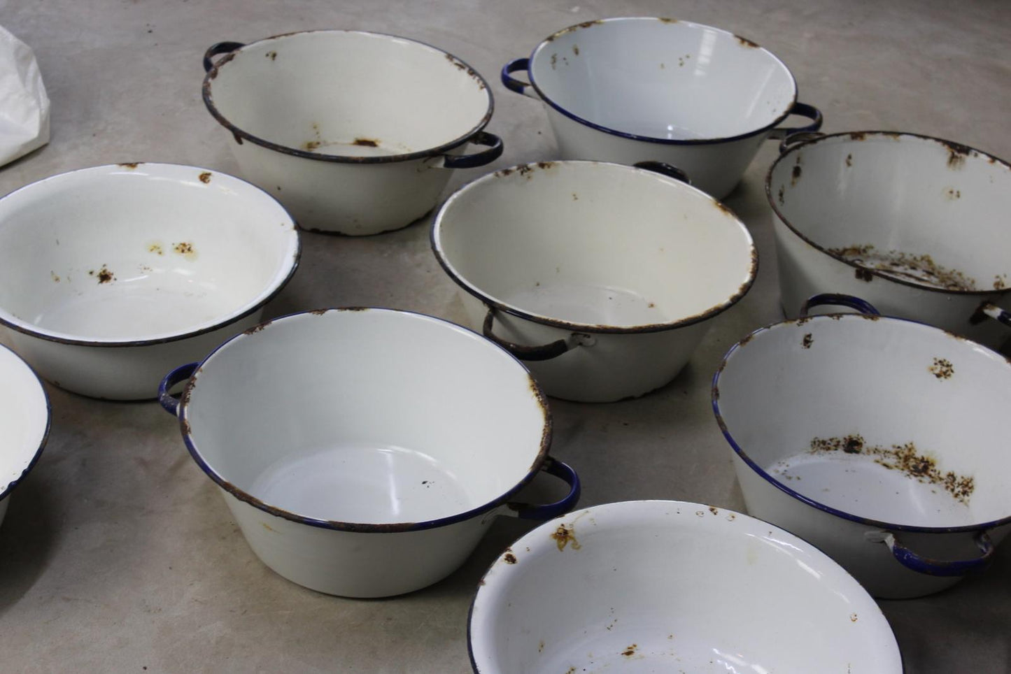 Vintage White & Blue Enamel Wash Bowl With Handles - Kernow Furniture