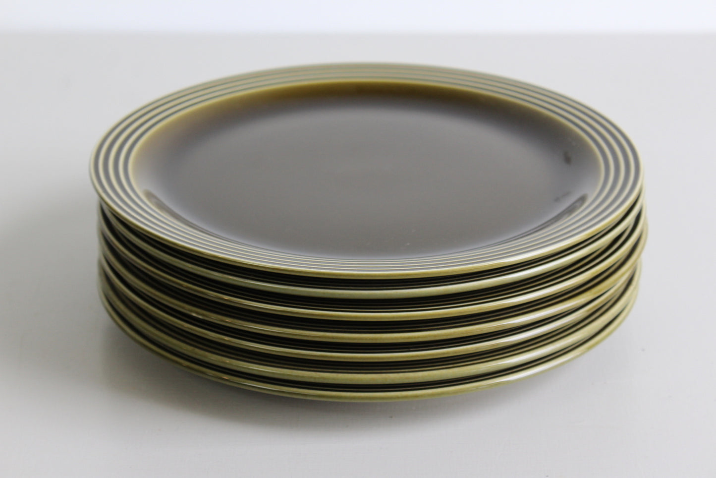 7 Retro Green Hornsea Dinner Plates - Kernow Furniture