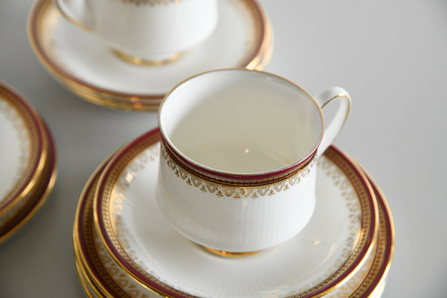6 x Royal Albert Paragon Holyrood Cups Saucers Tea Plates - Kernow Furniture