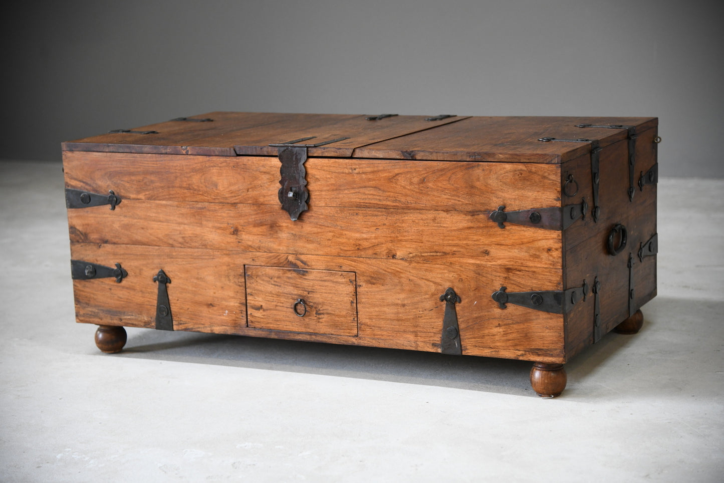 Eastern Hardwood Chest / Coffee Table