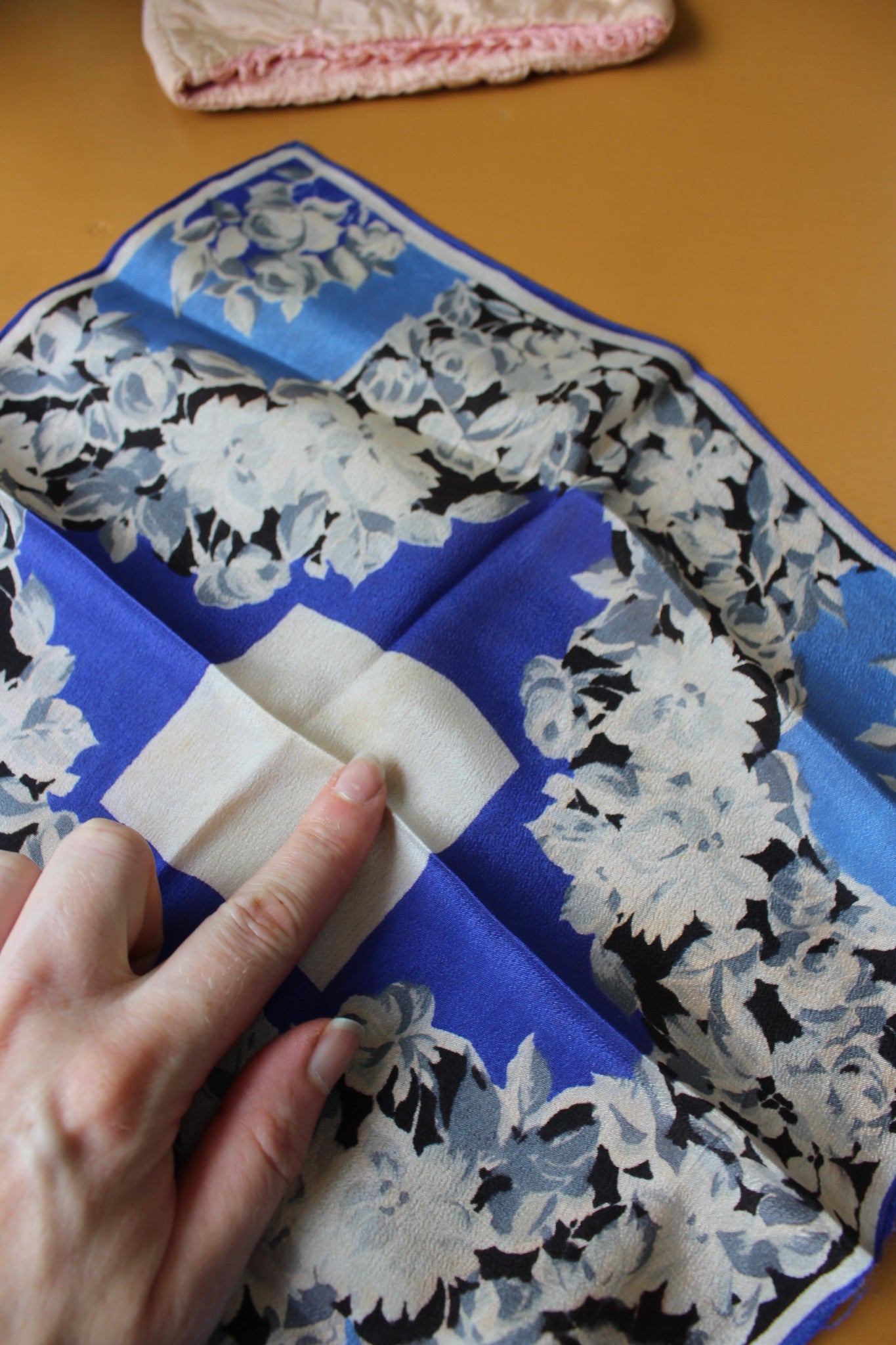Vintage Floral Silk Ladies Hankies - Kernow Furniture