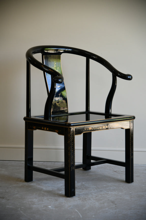 Single Black Lacquer Chinese Style Horse Shoe Chair