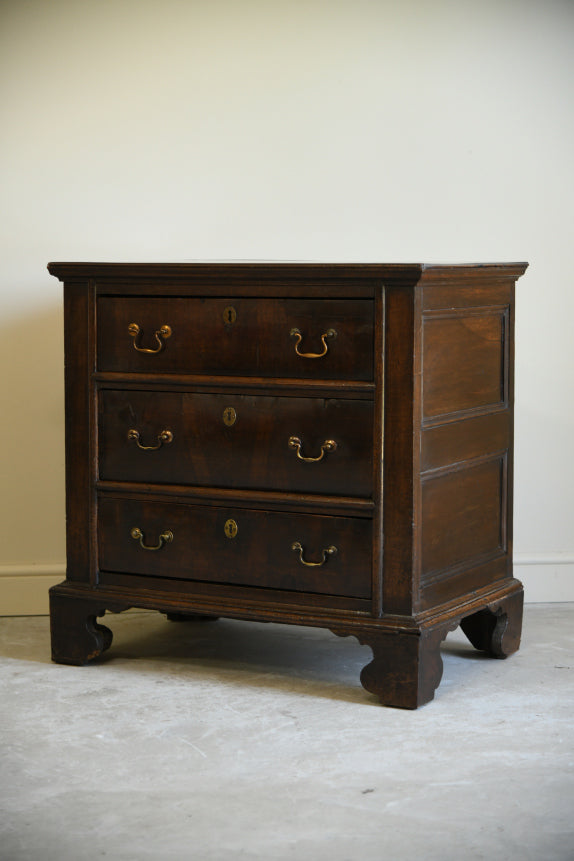 Antique Mahogany Chest of Drawers