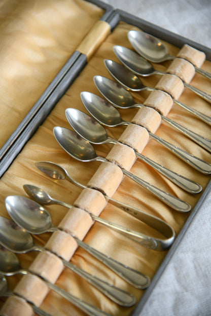 Vintage 12 Boxed Tea Spoons