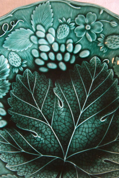 Single Green Majolica Vine Leaf Plate