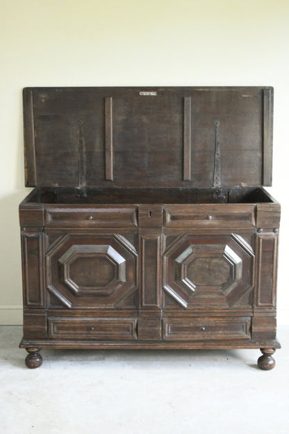 17th Century Style Oak Mule Chest