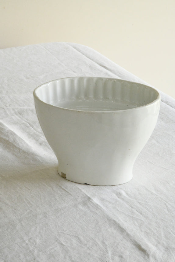 4 Vintage White Ceramic Jelly Blancmange Moulds