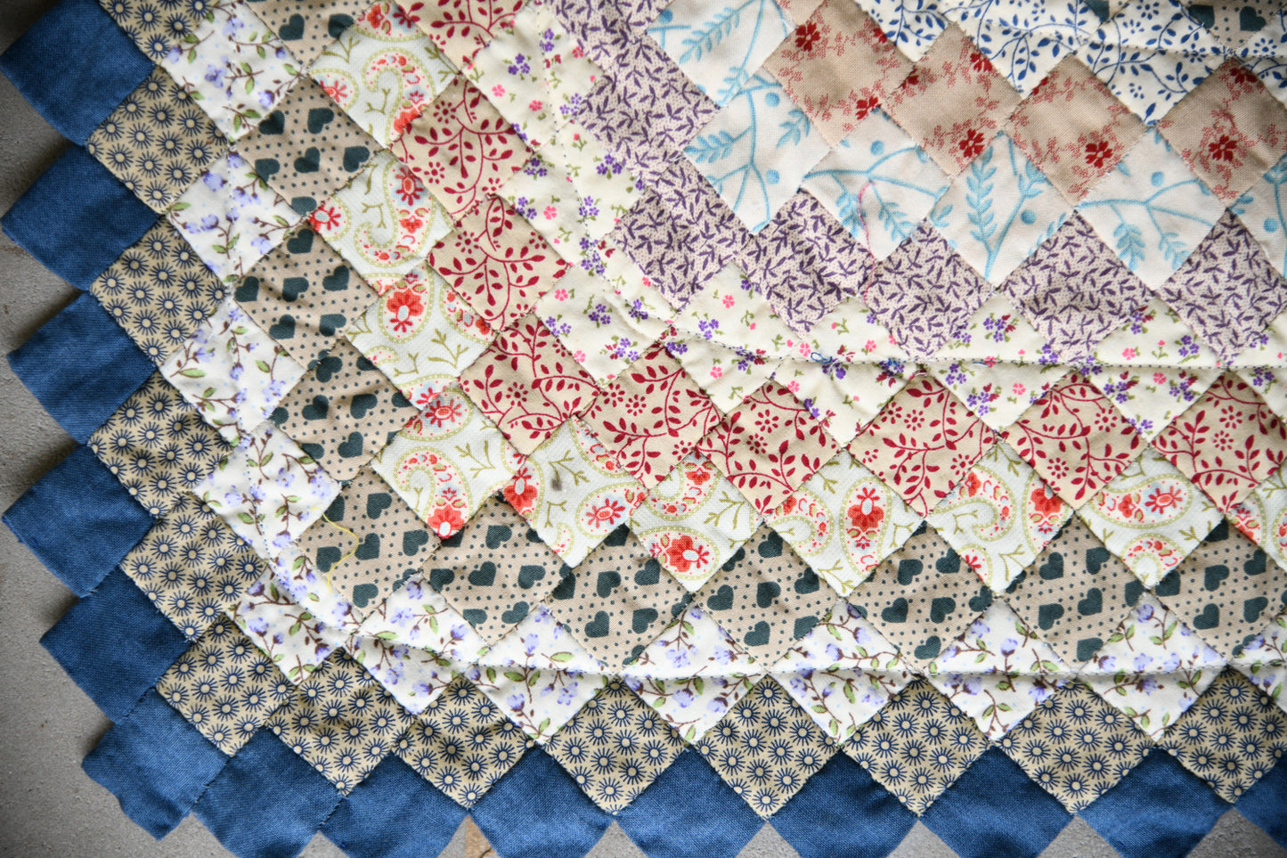 Handmade Diamond Patchwork Quilt with Sawtooth Border