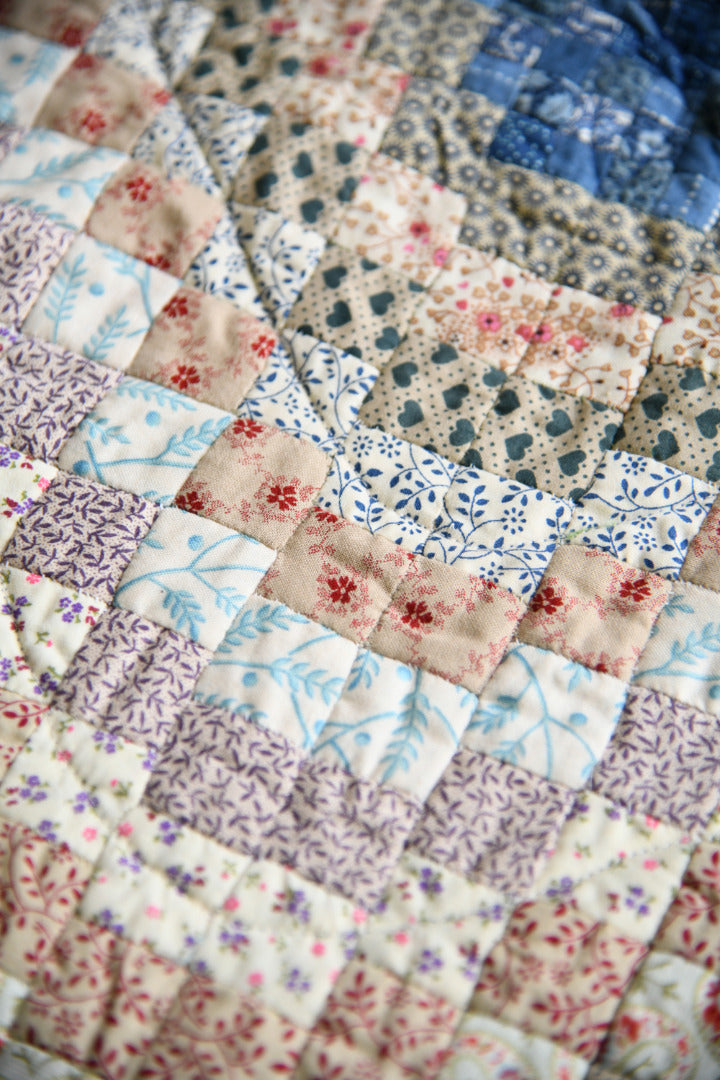 Handmade Diamond Patchwork Quilt with Sawtooth Border