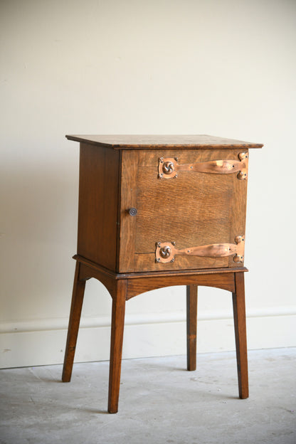 Arts & Crafts Style Quarter Sawn Oak Pot Cupboard
