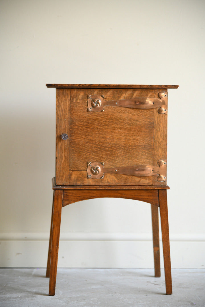 Arts & Crafts Style Quarter Sawn Oak Pot Cupboard
