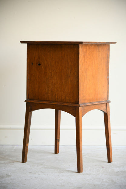 Arts & Crafts Style Quarter Sawn Oak Pot Cupboard