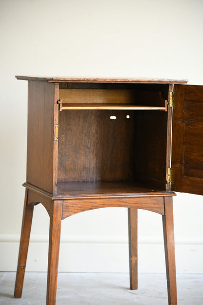 Arts & Crafts Style Quarter Sawn Oak Pot Cupboard