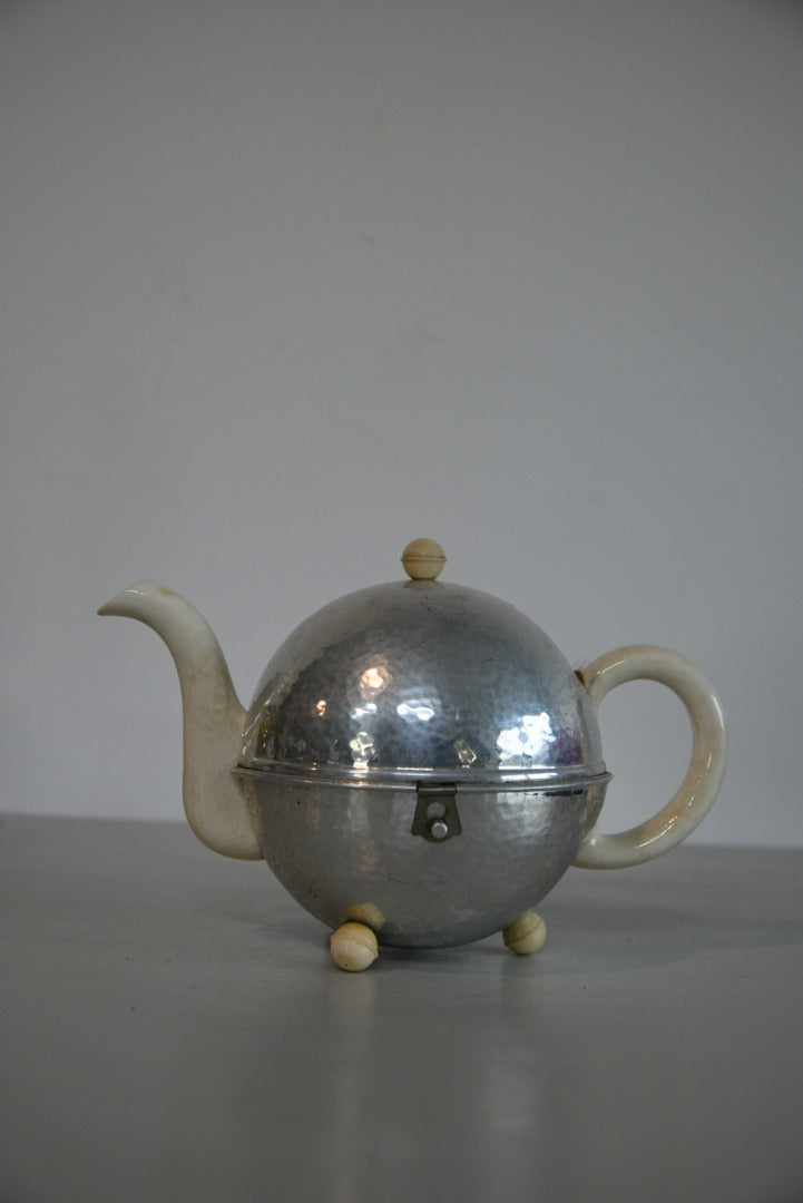 Vintage Insulated Teapot Deco