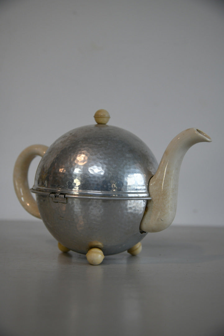 Vintage Insulated Teapot Deco