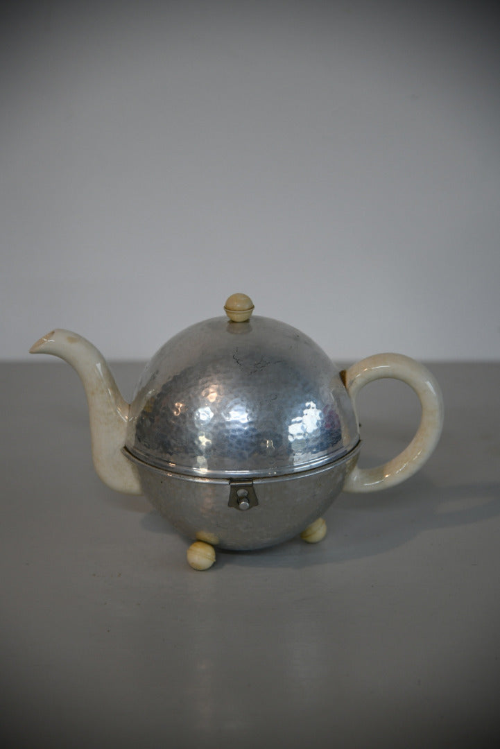 Vintage Insulated Teapot Deco