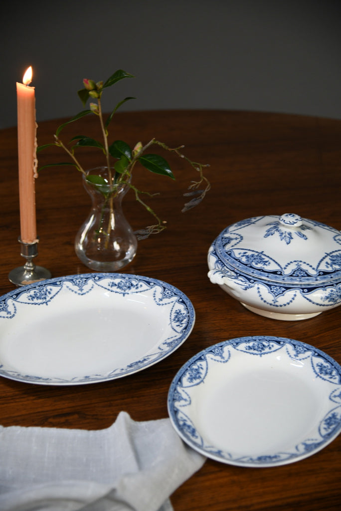 Great Universal Blue & White Oval Plates & Tureen