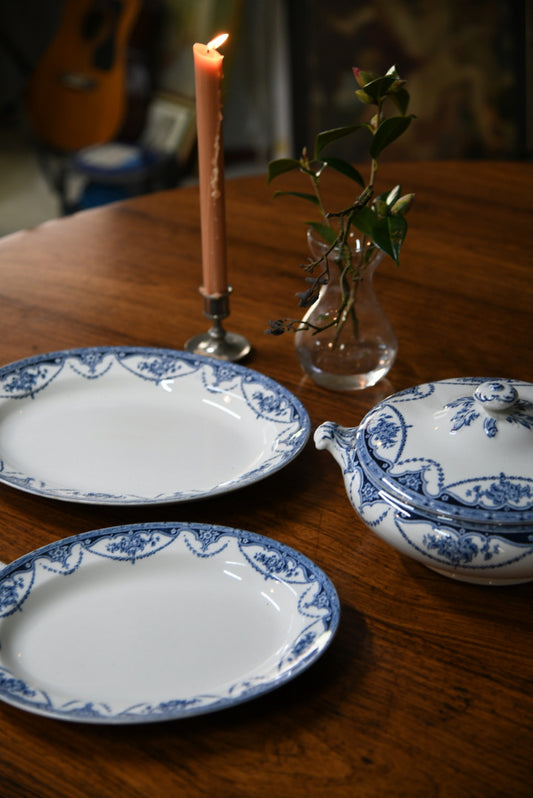 Great Universal Blue & White Oval Plates & Tureen