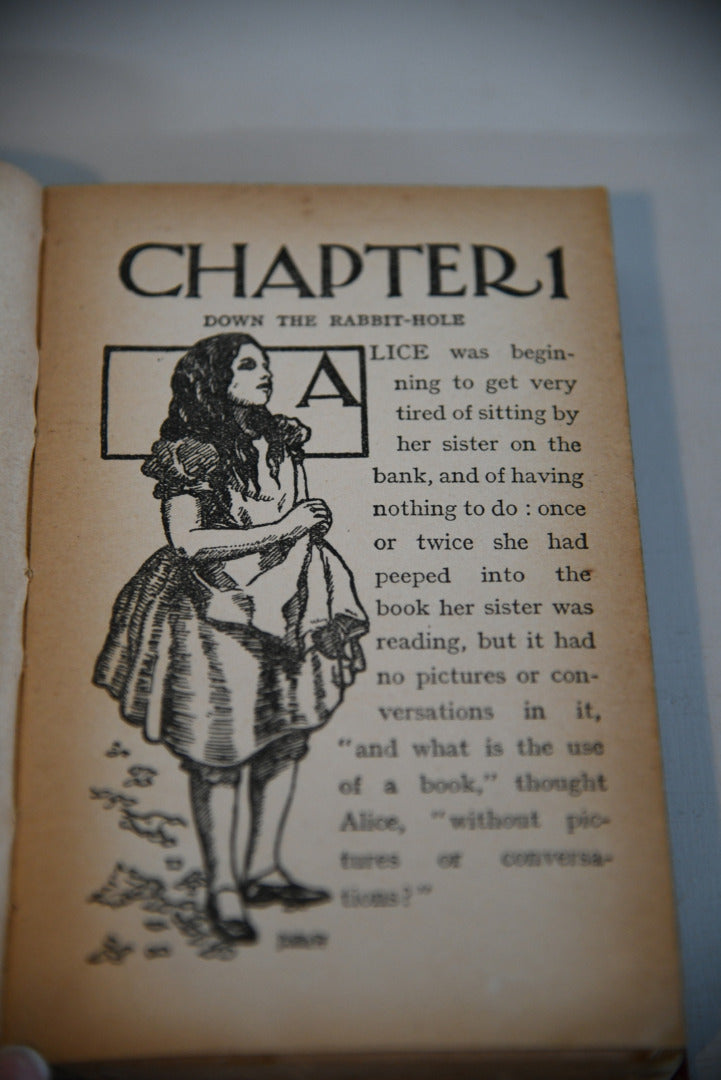 Alice In Wonderland - Lewis Caroll