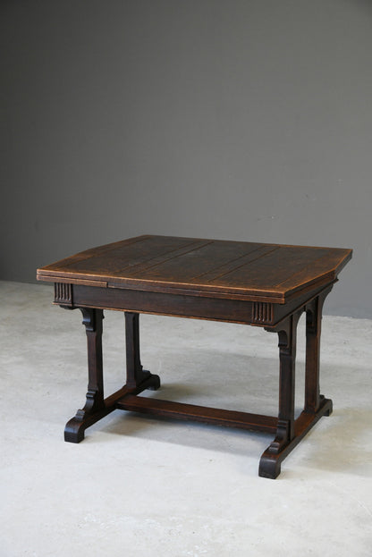 Early 20th Century Oak Draw Leaf Dining Table