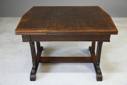 Early 20th Century Oak Draw Leaf Dining Table