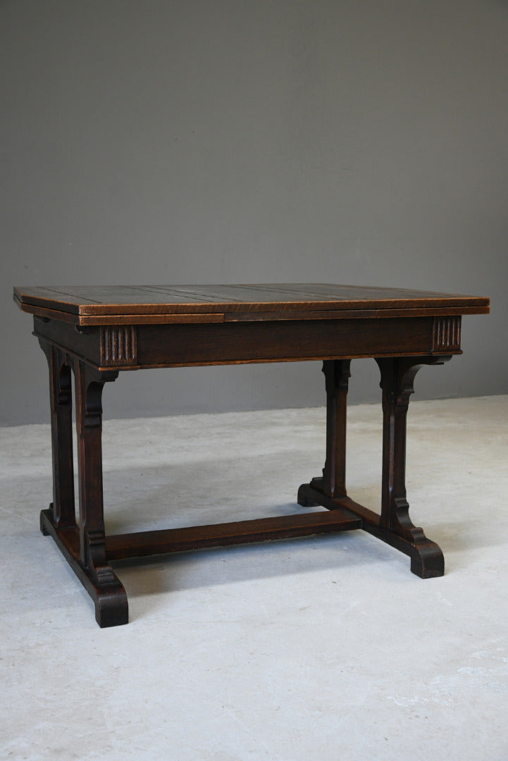 Early 20th Century Oak Draw Leaf Dining Table