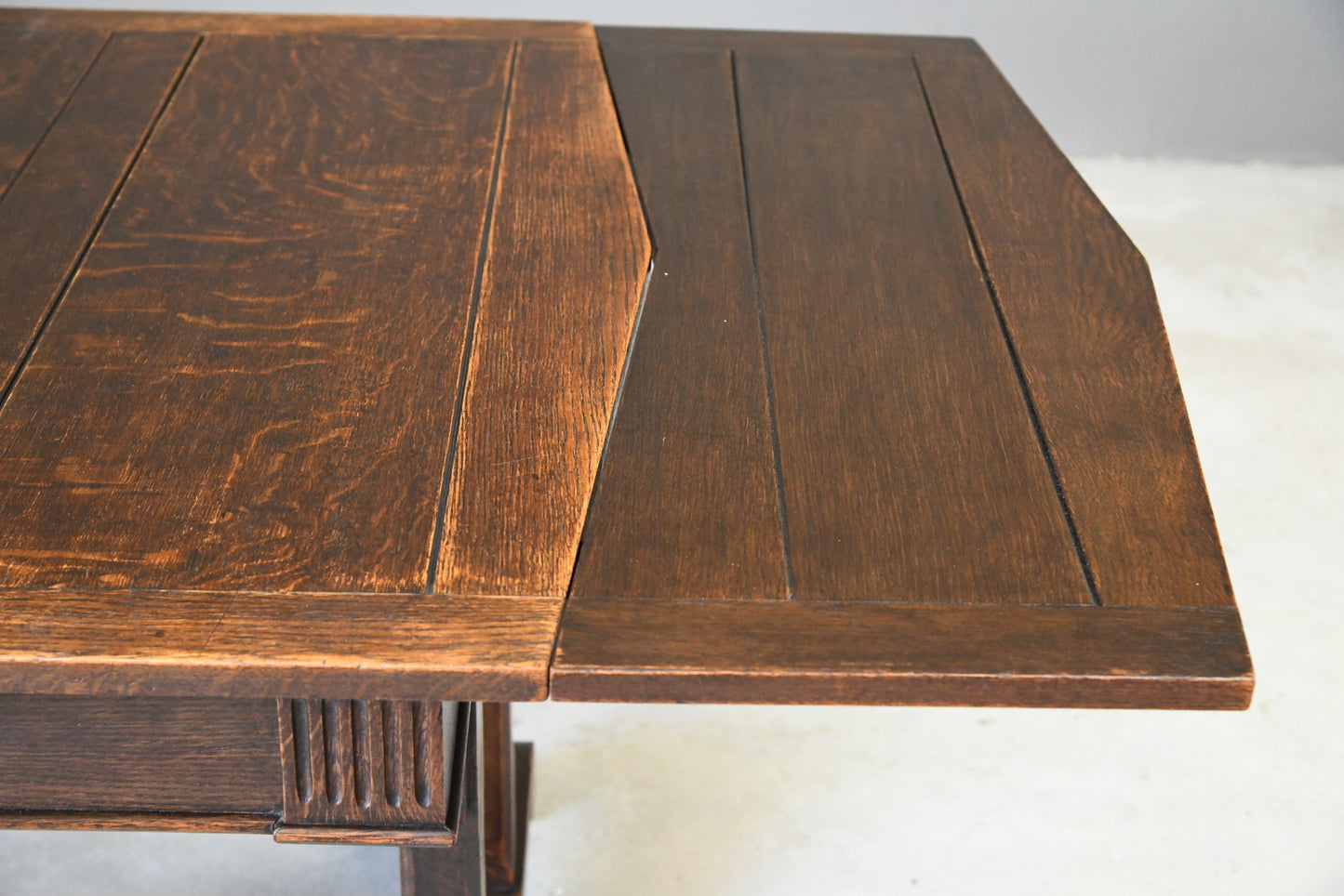 Early 20th Century Oak Draw Leaf Dining Table