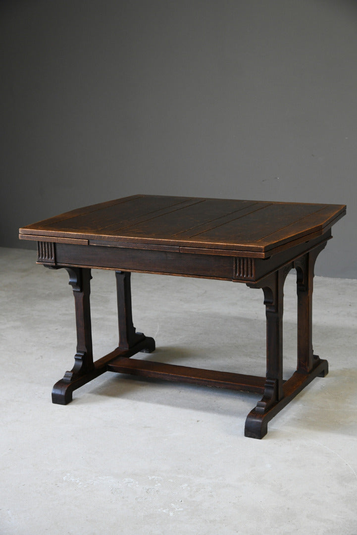 Early 20th Century Oak Draw Leaf Dining Table