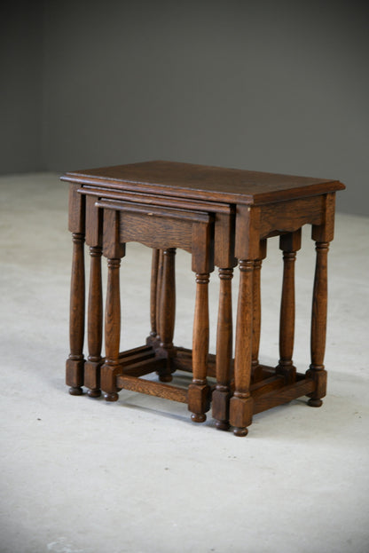 Traditional Style Oak Nest Side Tables