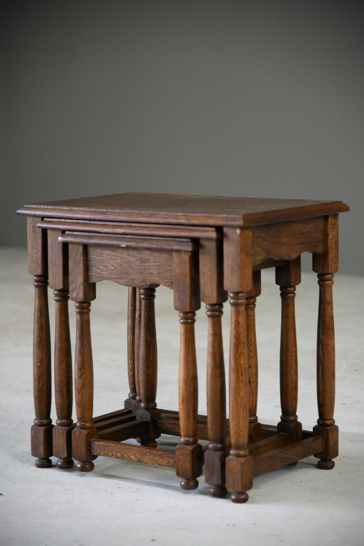 Traditional Style Oak Nest Side Tables