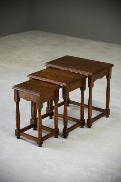 Traditional Style Oak Nest Side Tables