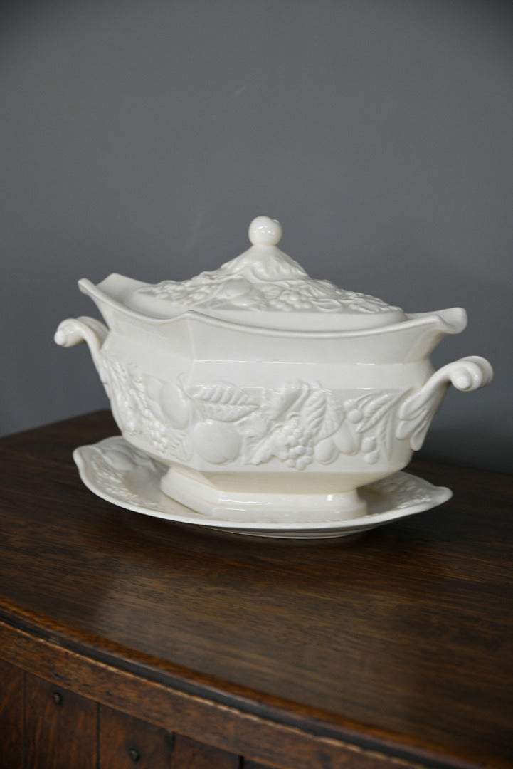 Royal Worcester Palissy Crown Ware Tureen