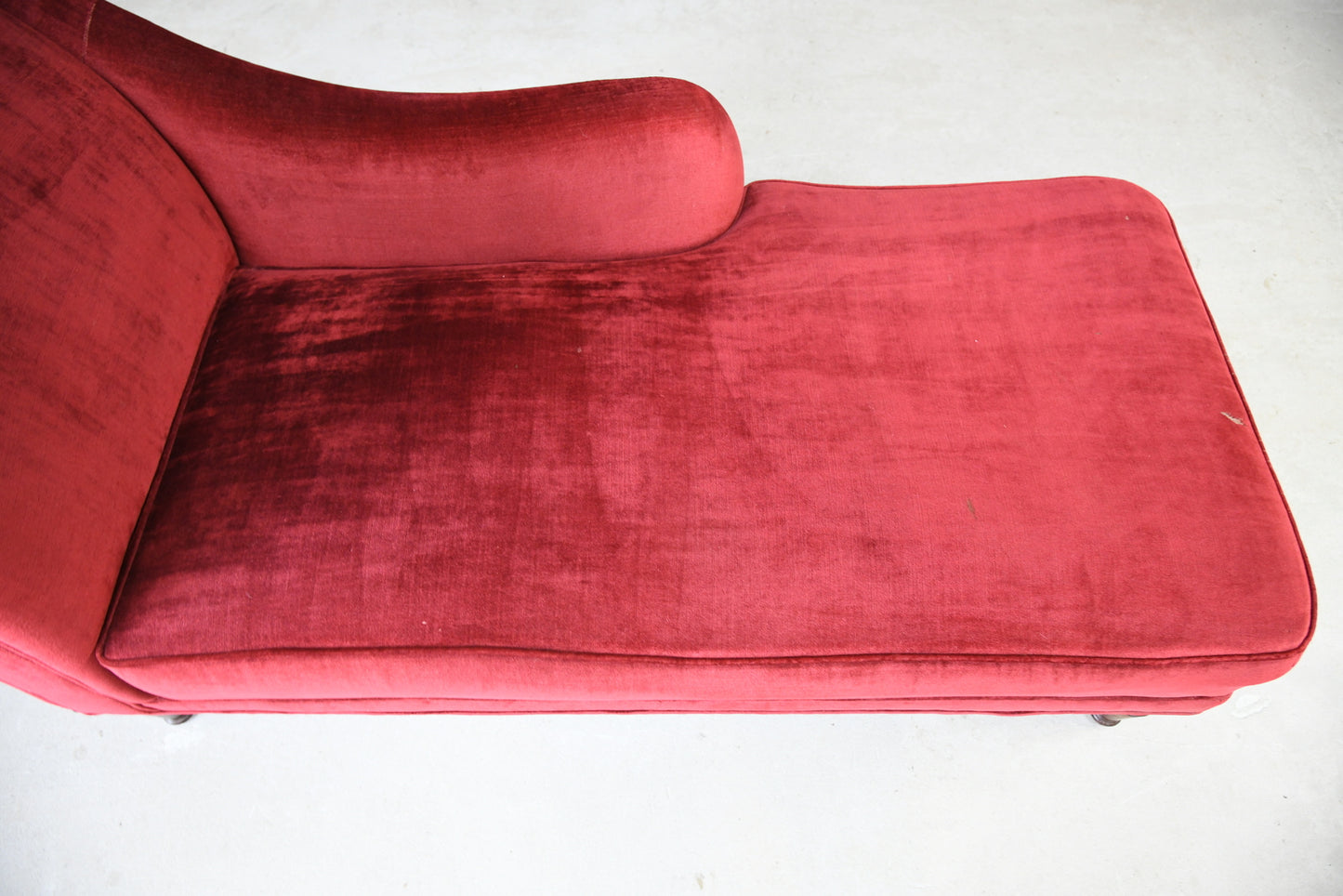 Antique Style Small Red Chaise Longue