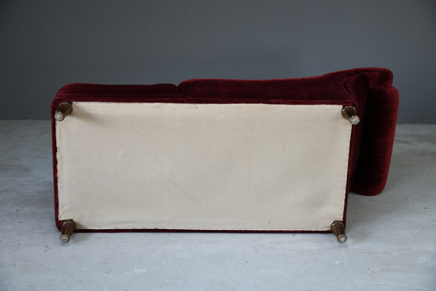 Antique Style Small Red Chaise Longue