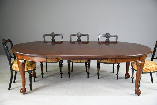 Antique Oval Mahogany Extending Dining Table