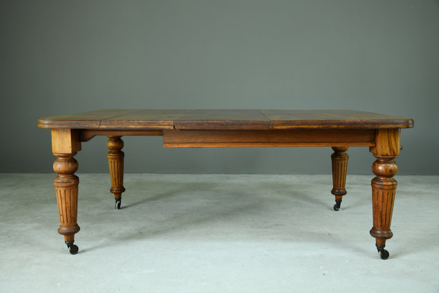 Victorian Mahogany Extending Dining Table