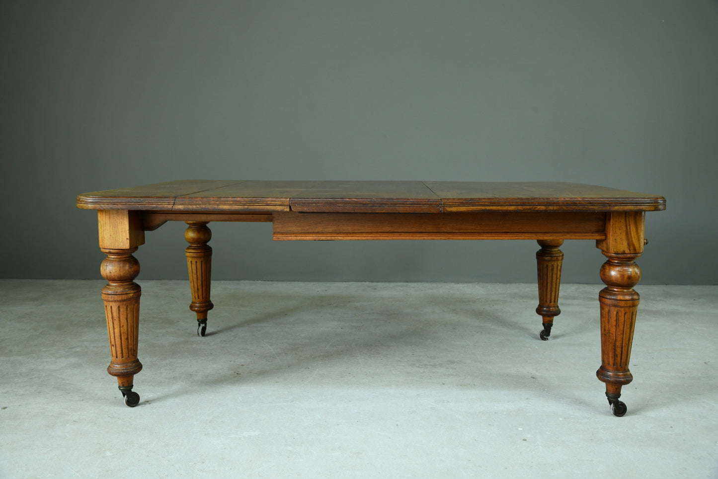 Victorian Mahogany Extending Dining Table