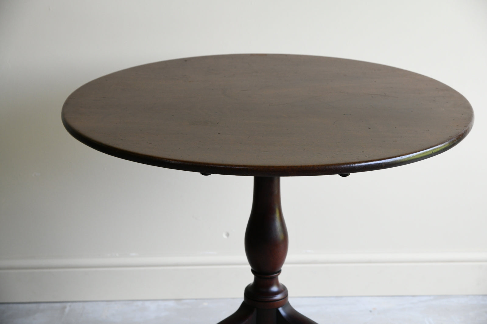 Antique Georgian Mahogany Tilt Top Table