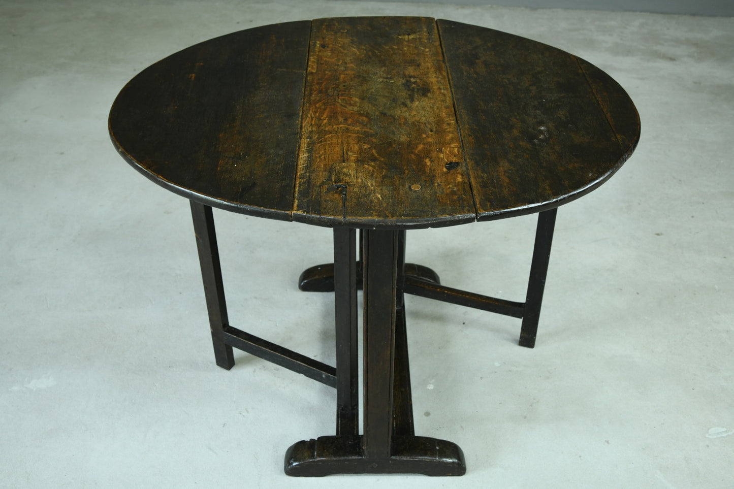 Early 18th Century Oak Drop Leaf Table