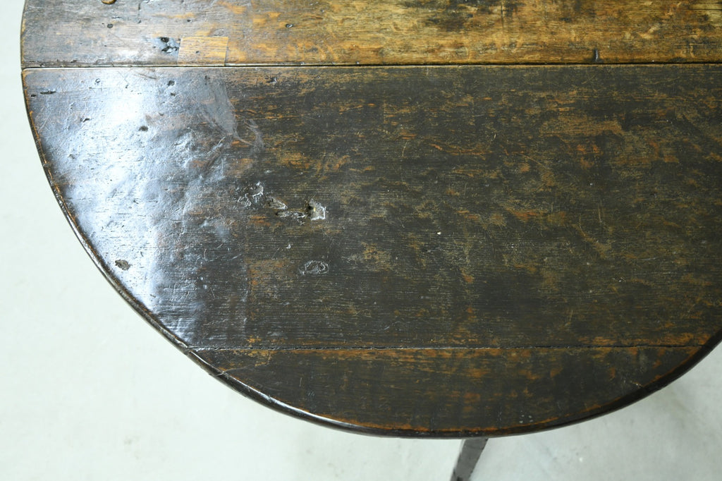 Early 18th Century Oak Drop Leaf Table