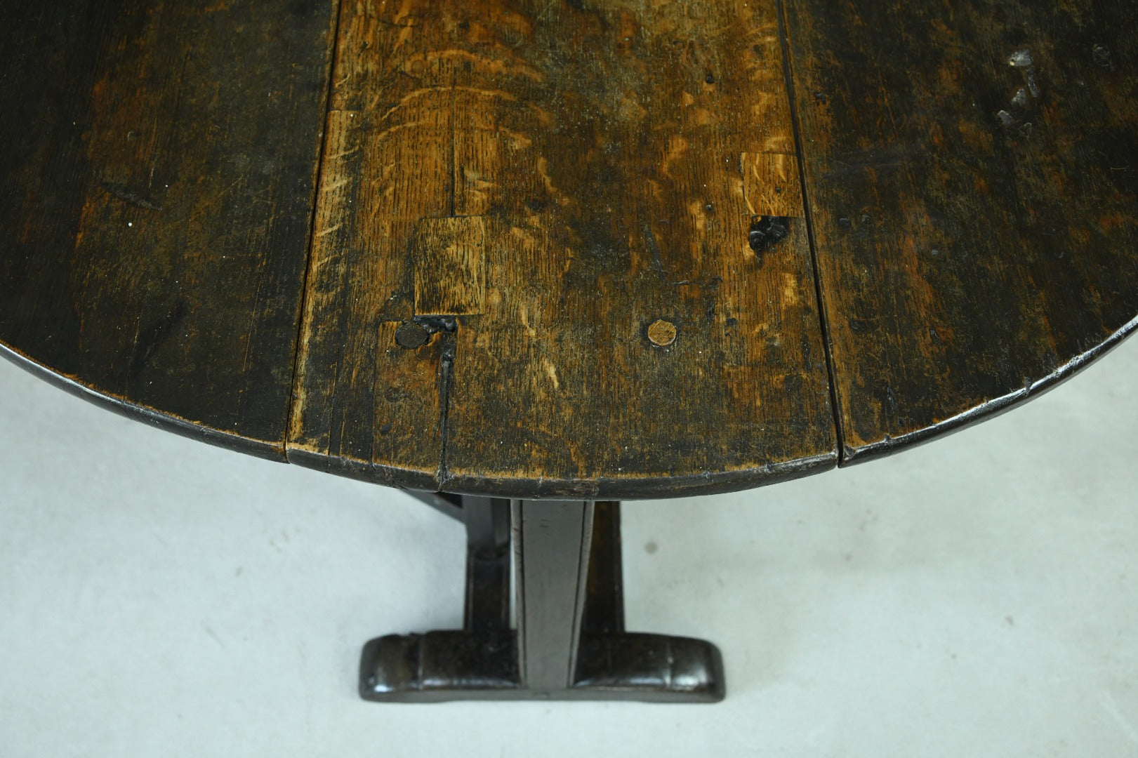 Early 18th Century Oak Drop Leaf Table